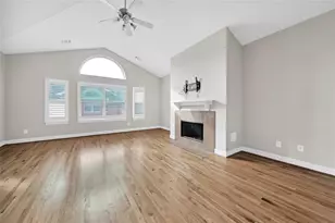 3633 Main Plaza Dr, Houston, TX 77025 - Photo 9