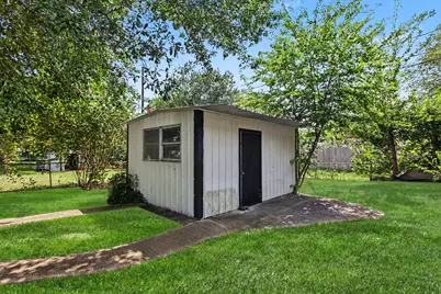 302 Lawrence Street, Tomball, TX 77375 - Photo 31