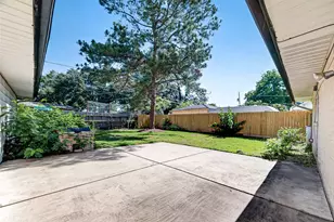 8218 Hazen St, Houston, TX 77036 - Photo 37