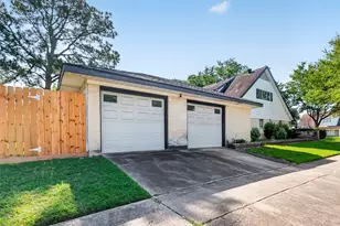 8218 Hazen St, Houston, TX 77036 - Photo 3