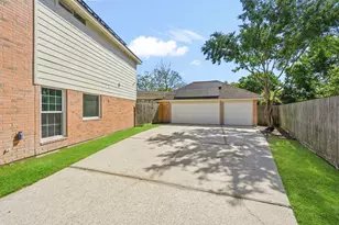 215 Crabapple Dr, Baytown, TX 77520 - Photo 3
