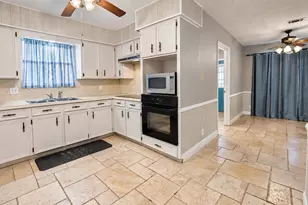 56 Flag Ct, Lake Jackson, TX 77566 - Photo 7