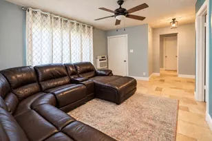 56 Flag Ct, Lake Jackson, TX 77566 - Photo 3