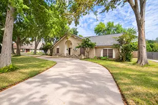 56 Flag Ct, Lake Jackson, TX 77566 - Photo 1