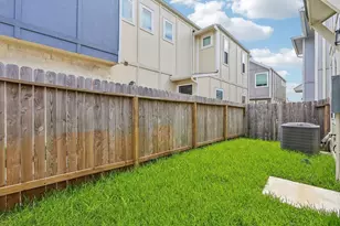 9808 Falling Fern Ln, Houston, TX 77080 - Photo 17