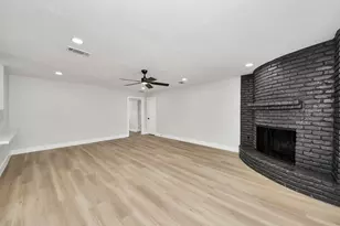 6023 Lattimer Dr, Houston, TX 77035 - Photo 15