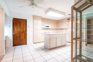 1716 Tara Cir, Texas City, TX 77591 - Photo 7