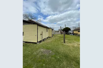 2202 Jones Road, Baytown, TX 77521 - Photo 5