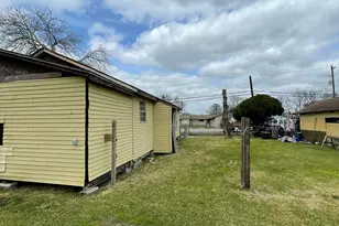 2202 Jones Rd, Baytown, TX 77521 - Photo 5