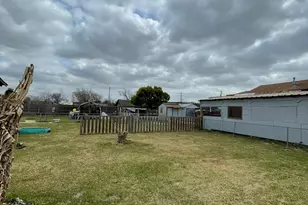 2202 Jones Rd, Baytown, TX 77521 - Photo 9
