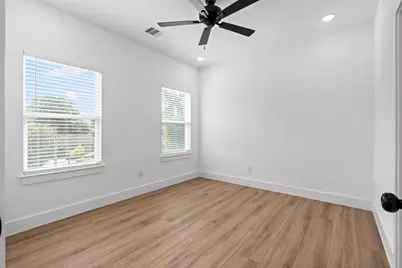 9437 Pembrook Street #A, Houston, TX 77016 - Photo 17
