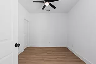 9437 Pembrook St, Houston, TX 77016 - Photo 23