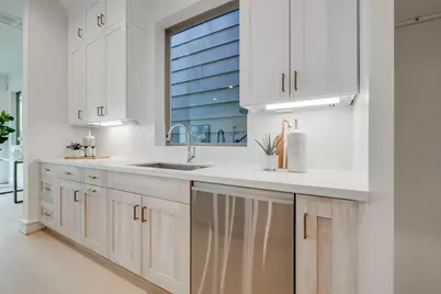 1010 E 26th Street, Houston, TX 77009 - Photo 3
