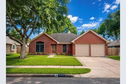 1806 Oak Wood Drive E, Pearland, TX 77581 - Photo 1