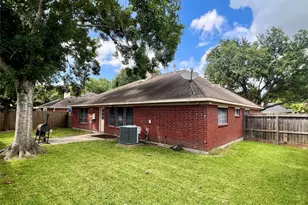 1806 Oakwood Dr E, Pearland, TX 77581 - Photo 19