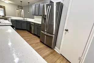 1806 Oakwood Dr E, Pearland, TX 77581 - Photo 11