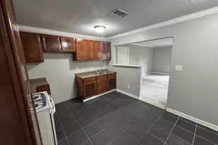 7343 Forrestal St, Houston, TX 77033 - Photo 3