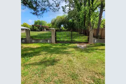 3710 19th Street N, Texas City, TX 77590 - Photo 9