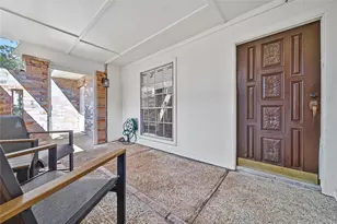 131 Phanturn Ln, Bellaire, TX 77401 - Photo 3