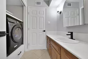 131 Phanturn Ln, Bellaire, TX 77401 - Photo 13