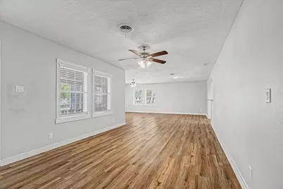 1114 W 5th Street, Freeport, TX 77541 - Photo 9