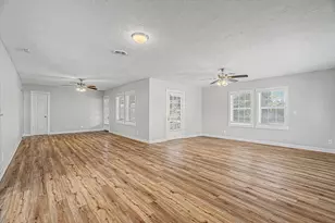 1114 W 5th St, Freeport, TX 77541 - Photo 5