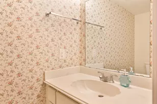 5005 Georgi Ln, Houston, TX 77092 - Photo 5