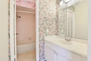 5005 Georgi Ln, Houston, TX 77092 - Photo 17