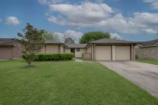 2513 Harpers Ferry Dr, League City, TX 77573 - Photo 1