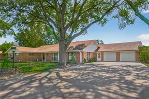 8105 Miller Dr, Hitchcock, TX 77563 - Photo 1