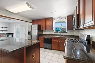 920 Bonita St, Bayou Vista, TX 77563 - Photo 11