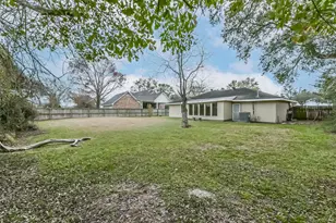 405 N Burnett Dr, Baytown, TX 77520 - Photo 17