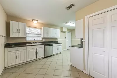 405 N Burnett Drive, Baytown, TX 77520 - Photo 7