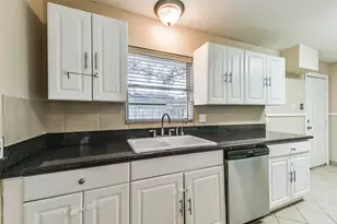 405 N Burnett Dr, Baytown, TX 77520 - Photo 9