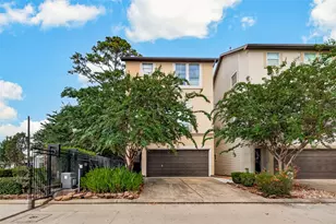 888 Fisher St, Houston, TX 77018 - Photo 1