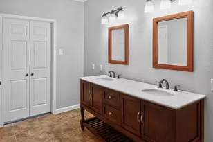 562 Wilcrest Dr, Houston, TX 77042 - Photo 29