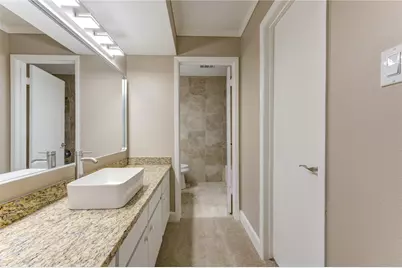 6102 W Airport Boulevard #18, Houston, TX 77035 - Photo 15