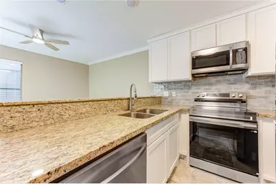 6102 W Airport Boulevard #18, Houston, TX 77035 - Photo 9