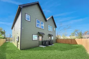 3319 Caplin St, Houston, TX 77026 - Photo 37