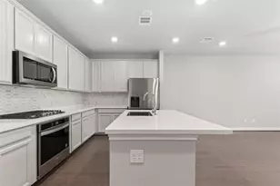 9511 Towne Lake Pkwy, Cypress, TX 77433 - Photo 7