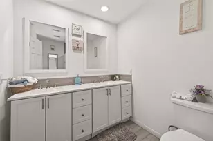 10502 Hollyglen Dr, Houston, TX 77016 - Photo 25