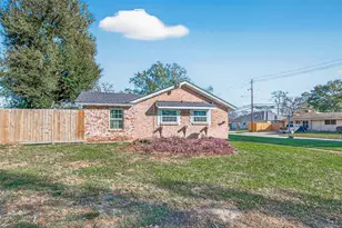 10502 Hollyglen Dr, Houston, TX 77016 - Photo 5