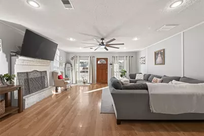 10502 Hollyglen Drive, Houston, TX 77016 - Photo 9