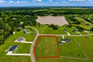 443 Lakeview Dr, Angleton, TX 77515 - Photo 1