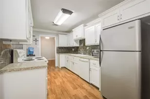 513 Farrer St, Angleton, TX 77515 - Photo 13