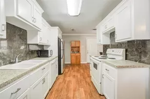 513 Farrer St, Angleton, TX 77515 - Photo 17