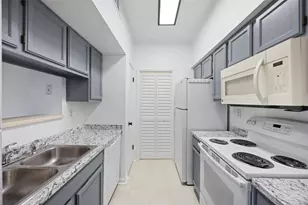 6500 Harbor Town Dr, Houston, TX 77036 - Photo 11