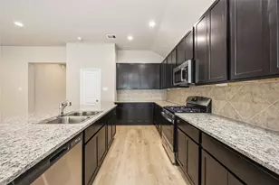 3915 Sugardale St, Baytown, TX 77521 - Photo 9