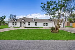 1214 Main St, Alvin, TX 77511 - Photo 1