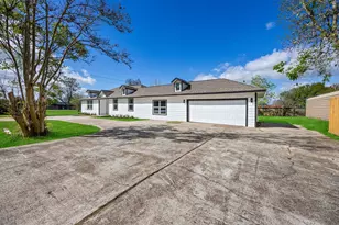 1214 Main St, Alvin, TX 77511 - Photo 3